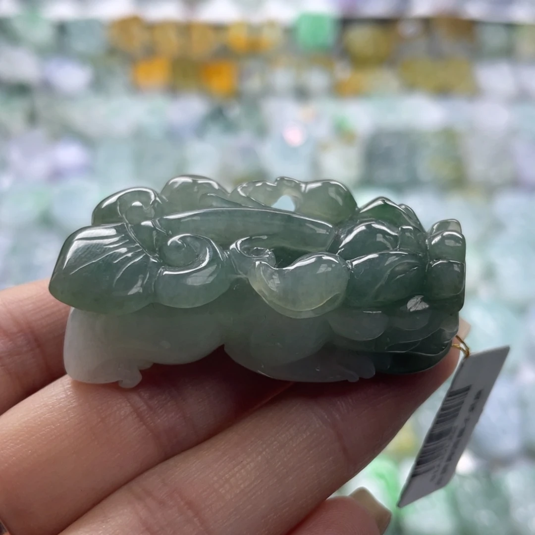 翡翠未镶嵌颈饰貔貅