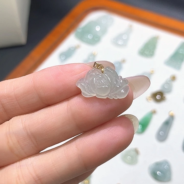 颈饰18K金镶嵌翡翠
