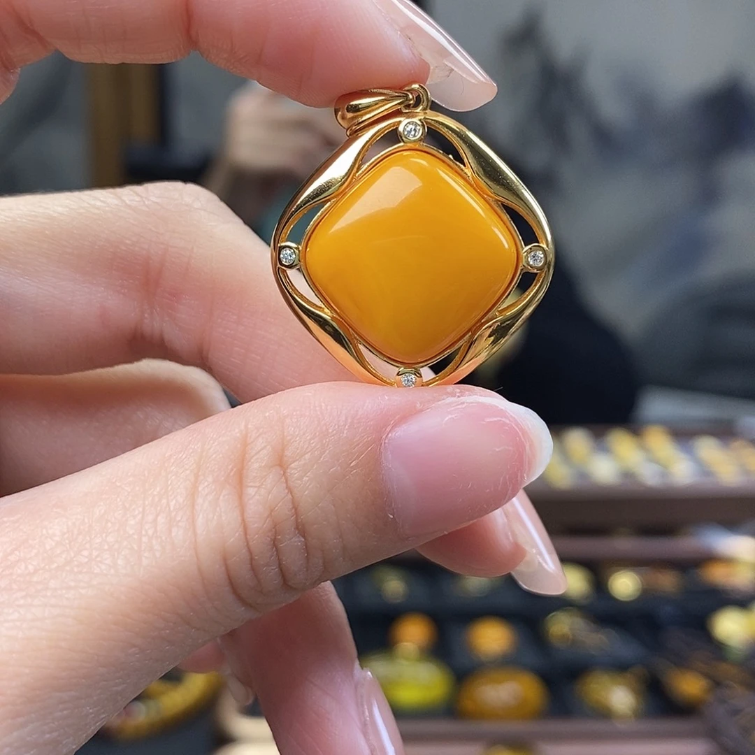 Y***Y琥珀未镶嵌裸石分三次拍