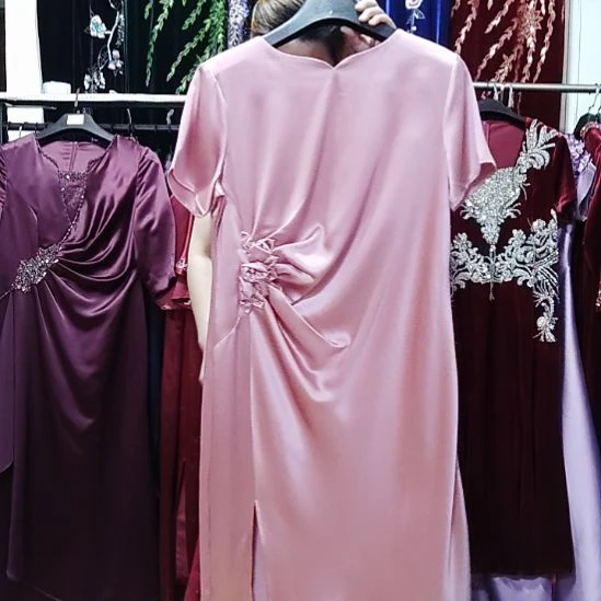 粉色品牌三醋酸前开叉礼服裙4xl130斤左右