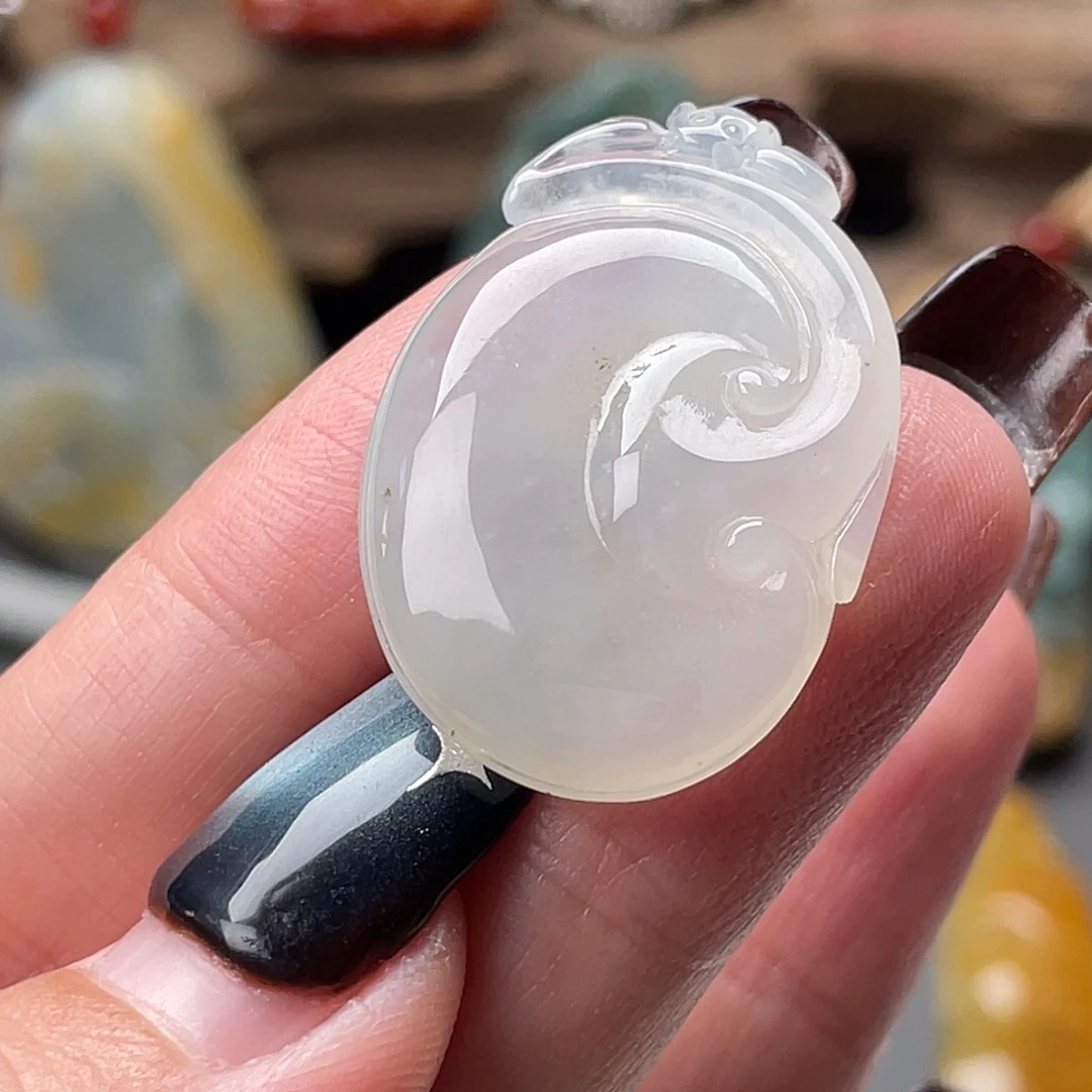 翡翠未镶嵌颈饰如意