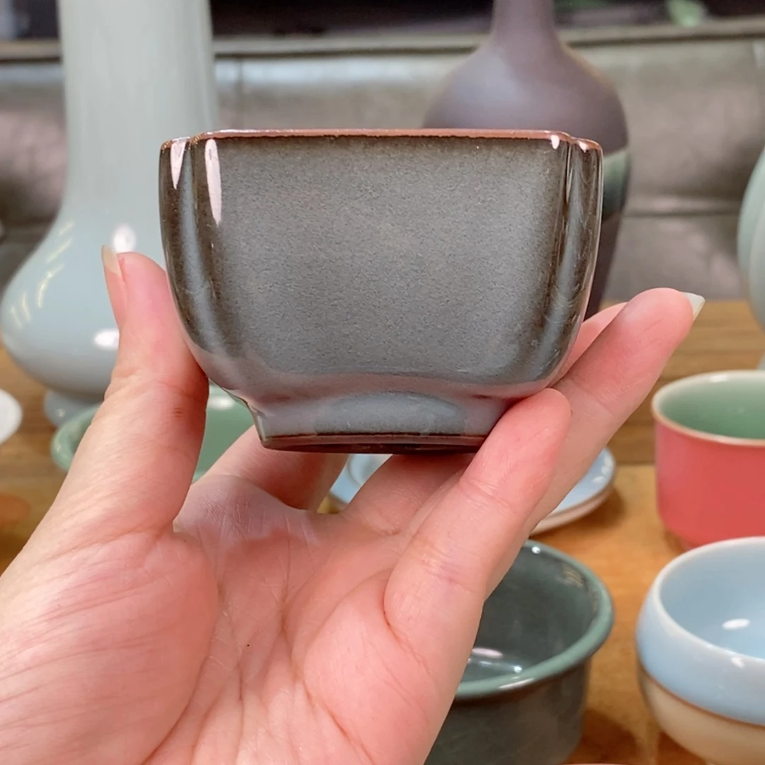 铁胎粉青釉四方杯 开片