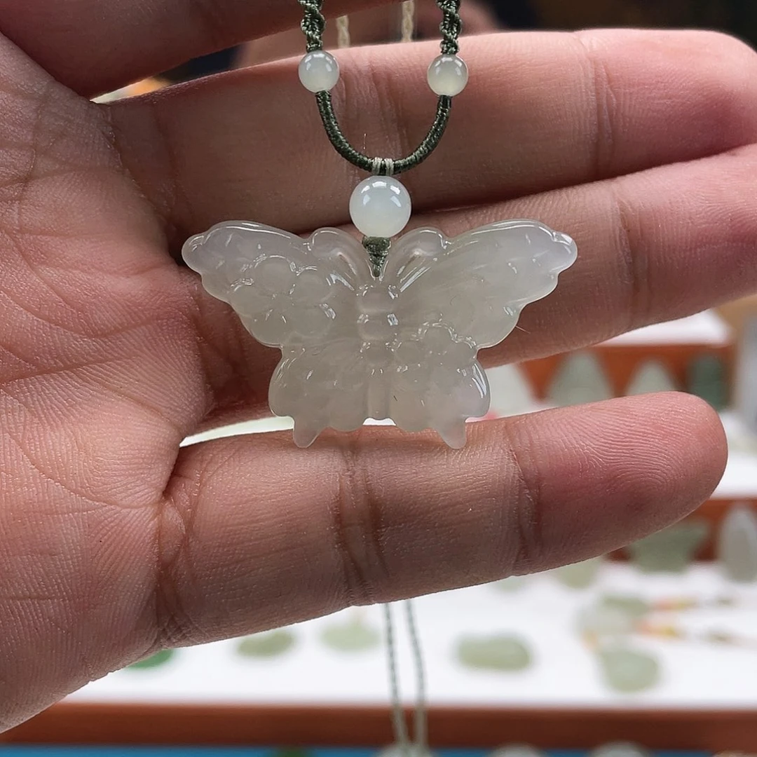 和田玉未镶嵌颈饰夫****烤