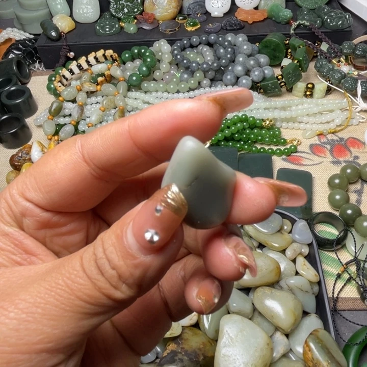 寶***康和田玉未镶嵌珠宝奇石