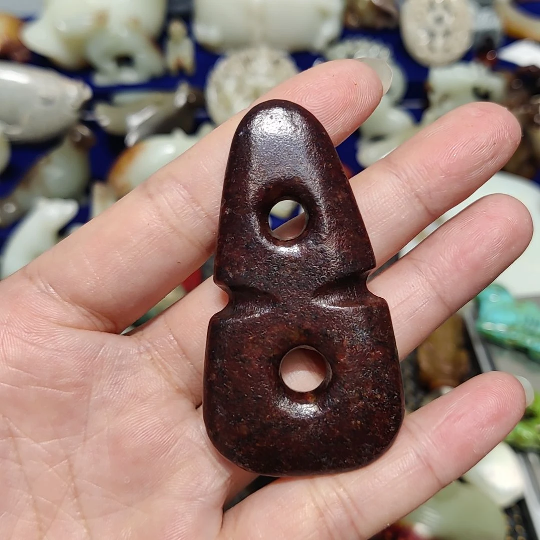 和田玉未镶嵌颈饰喜*