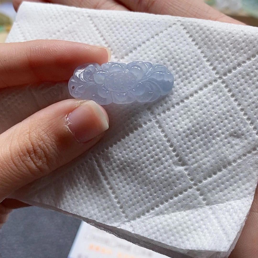 翡翠颈饰未镶嵌闪
