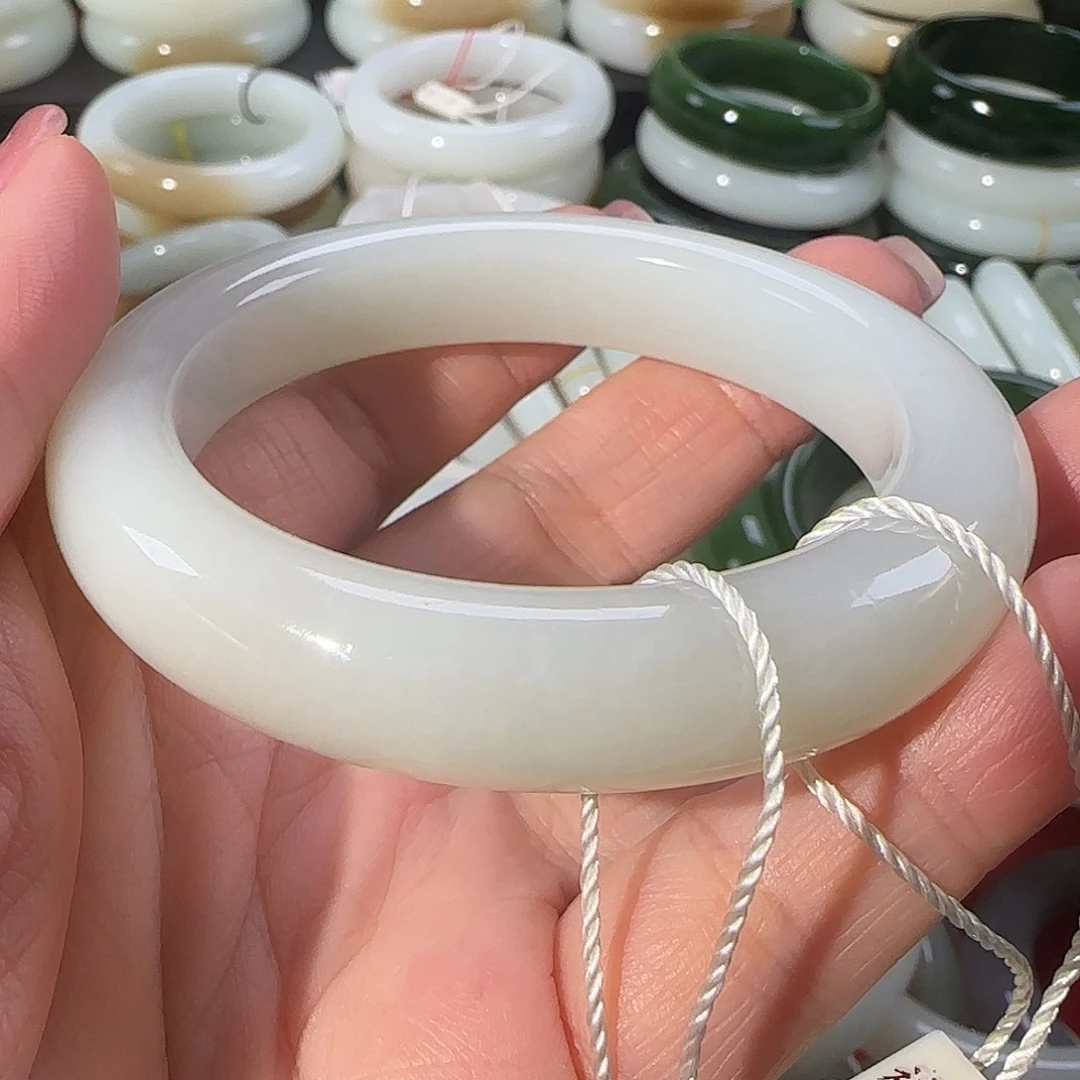 和田玉未镶嵌手镯