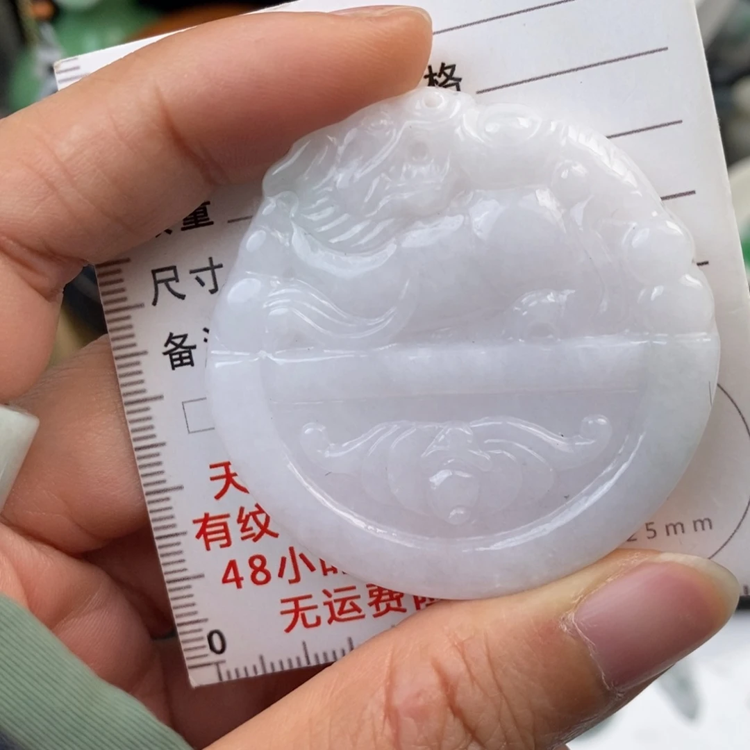 翡翠未镶嵌颈饰貔貅