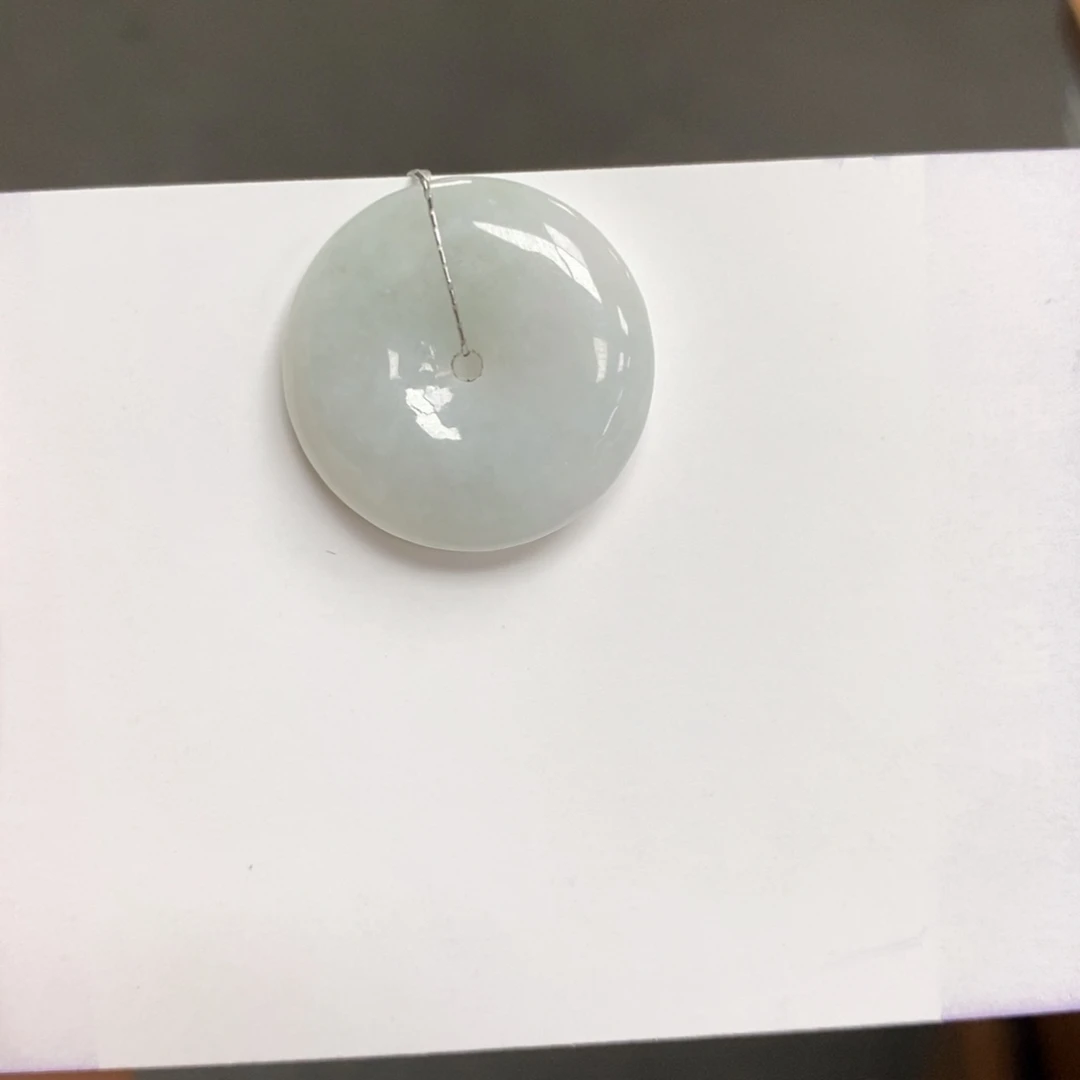 翡翠颈饰未镶嵌平安扣