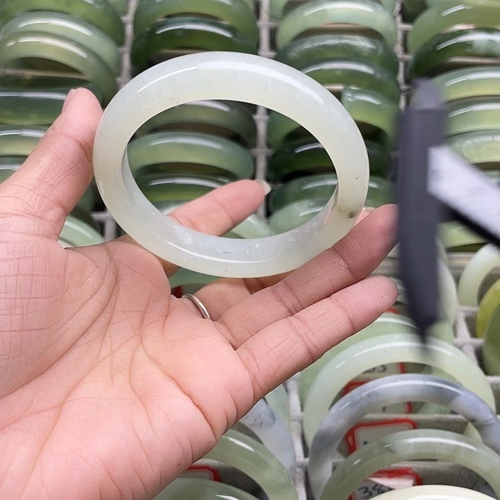 蛇纹石玉未镶嵌手镯370