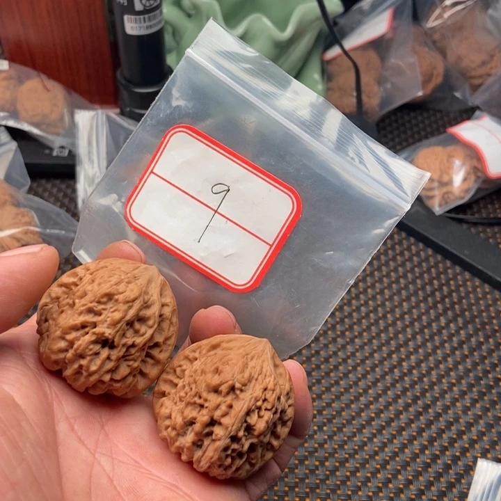 文玩核桃吊坠40奥迪