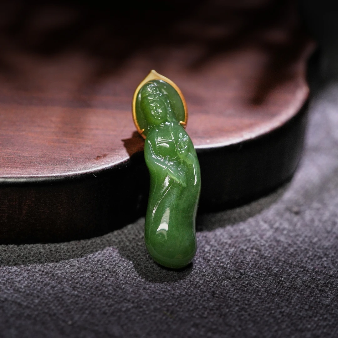 春妤·典藏级和田玉老俄料18K金吊坠AD1914尺寸约41*12*8.9mm