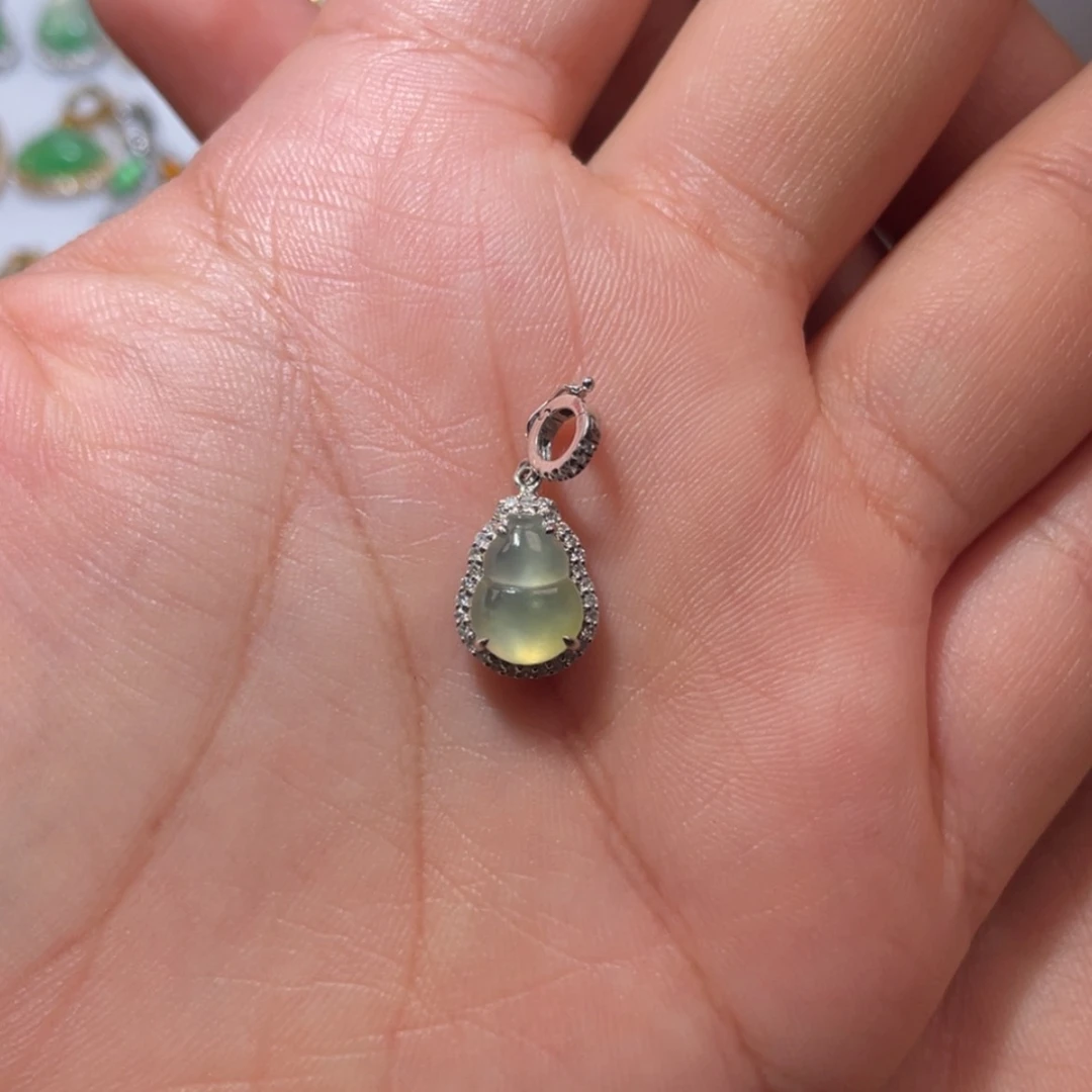 【闪购商品】颈饰18K金镶嵌翡翠