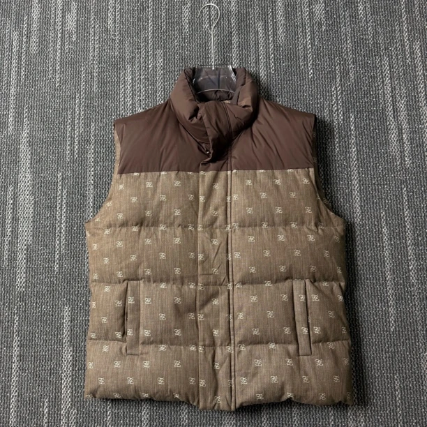 99新 FENDI/芬迪 FF半满印拼接羽绒马甲/48码/2108