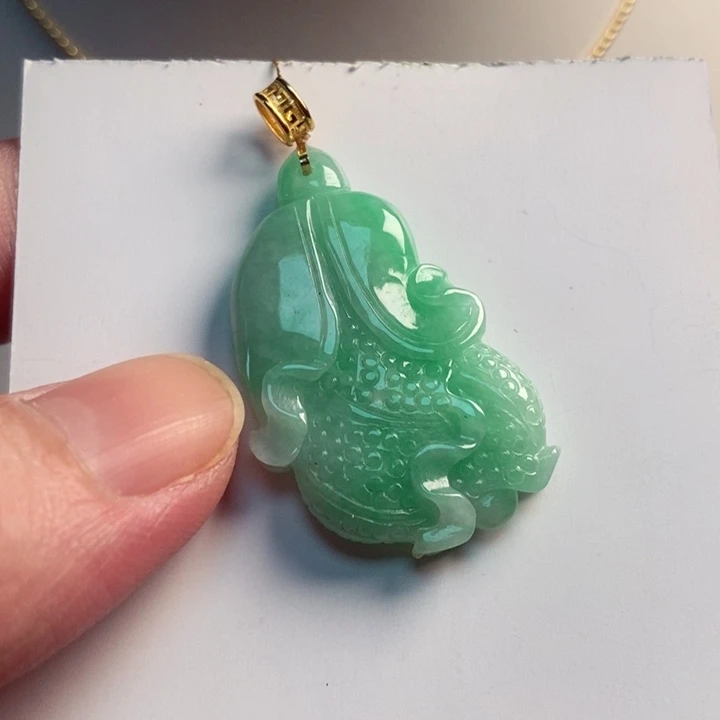颈饰18K金镶嵌翡翠