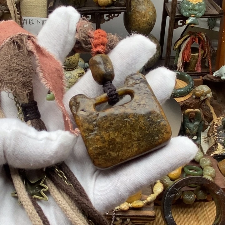 岫岩河磨玉（透闪石质玉）未镶嵌摆件