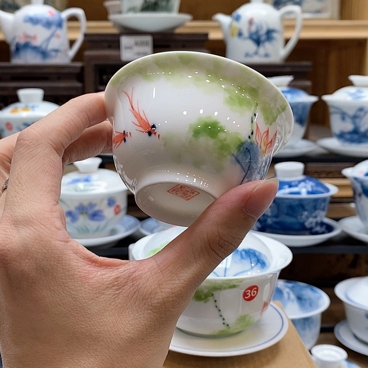 手绘五彩荷花压手杯85cc釉下彩微瑕福利款