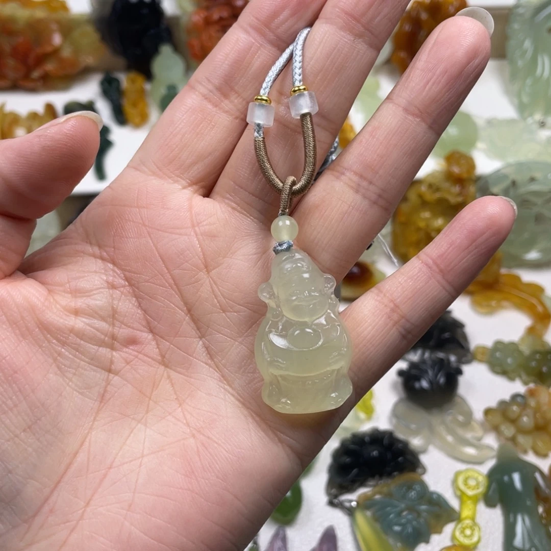 蛇纹石玉未镶嵌颈饰