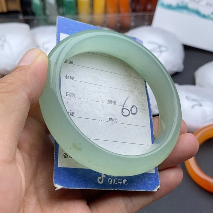 未镶嵌手镯石英质玉