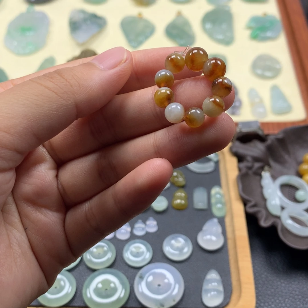 颈饰未镶嵌翡翠珠子