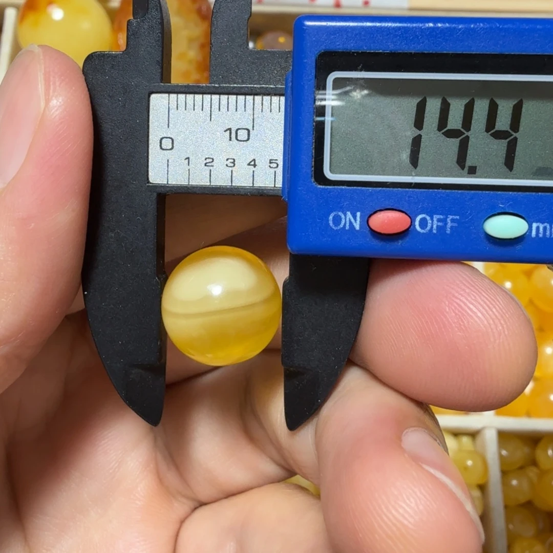 裸石琥珀未镶嵌成品