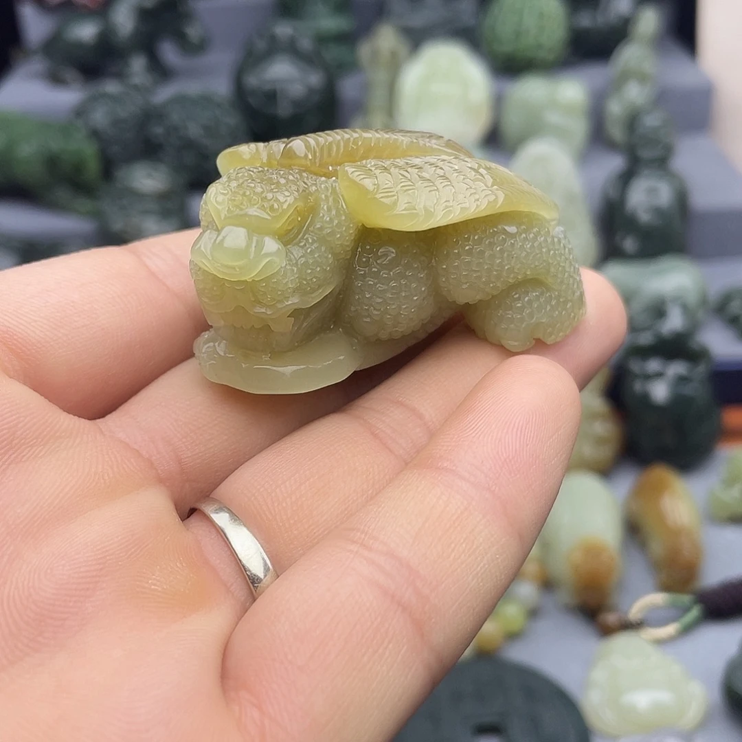 和田玉未镶嵌把件