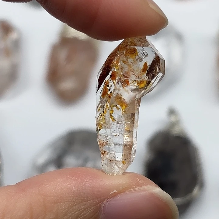 颈饰水晶未镶嵌巴基斯坦油胆闪灵钻29mm+