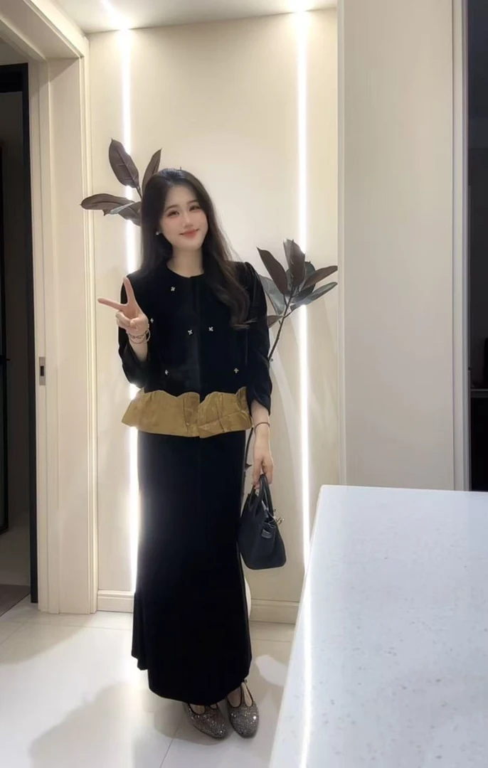 高级感丝绒拼色钉珠外套女2025秋冬新款复古减龄显瘦宽松上衣18