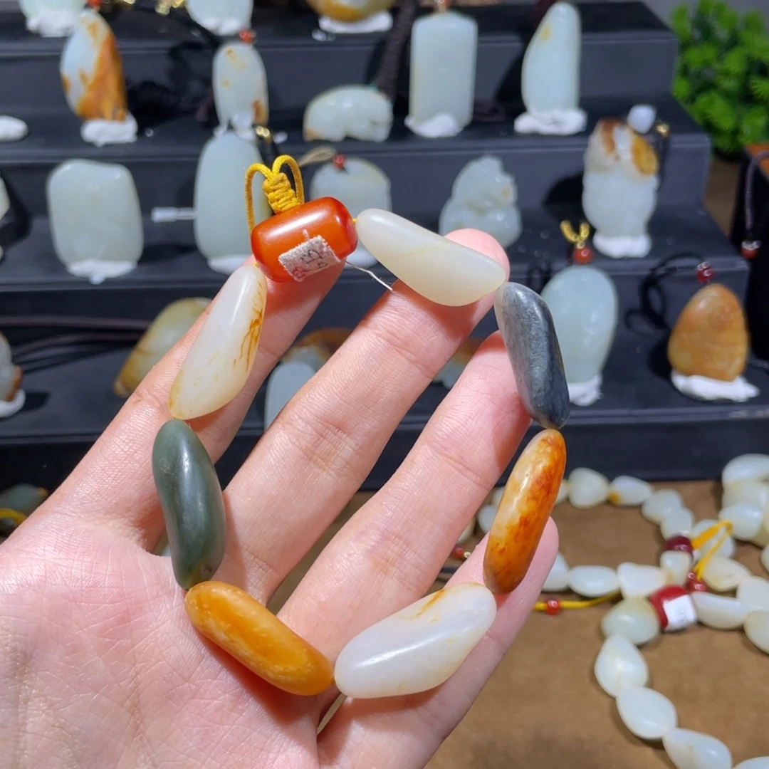 行***水颈饰未镶嵌和田玉（白玉）