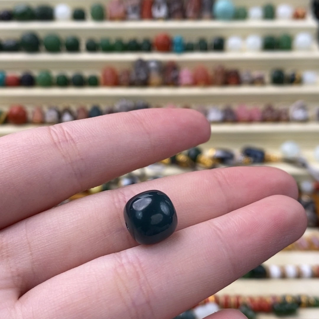 翡翠未镶嵌颈饰单珠