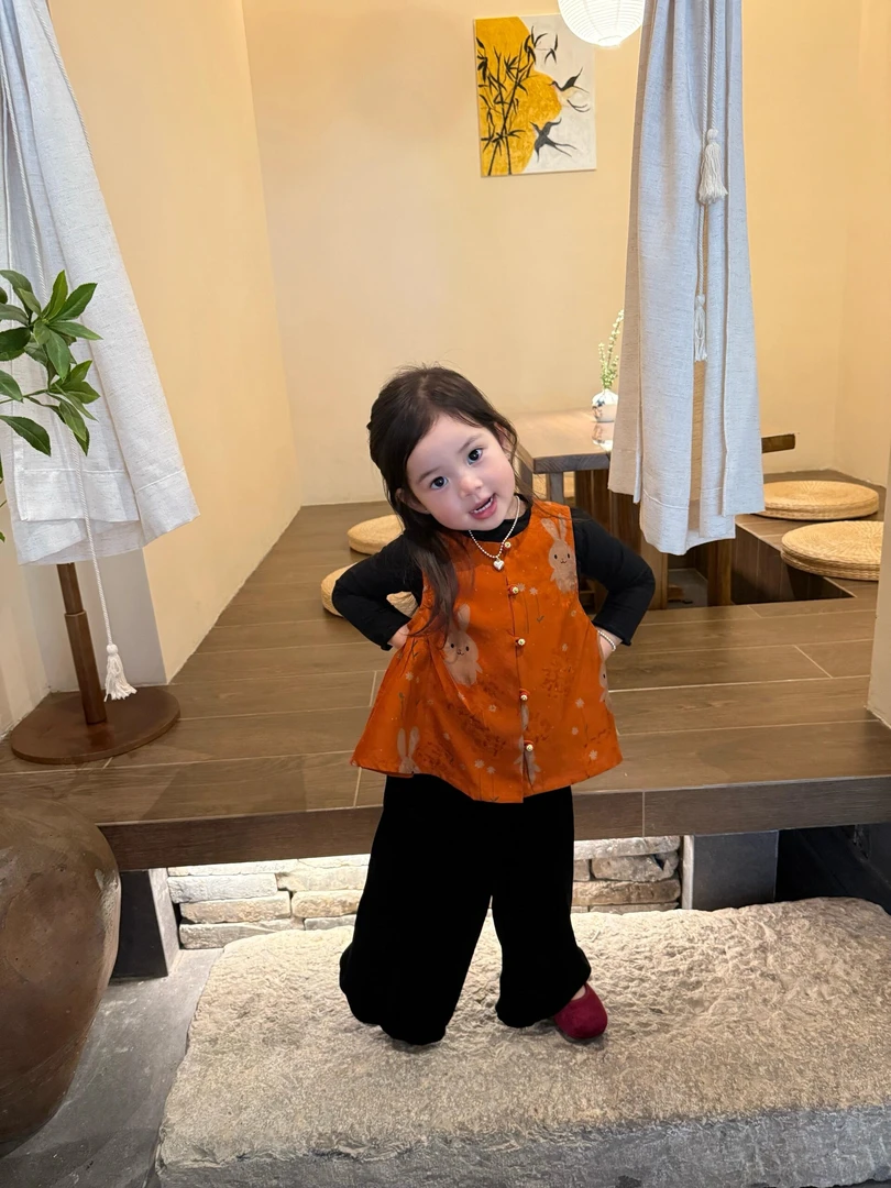 现货2025年秋季新款女童新中式国风兔子马甲休闲裤套装