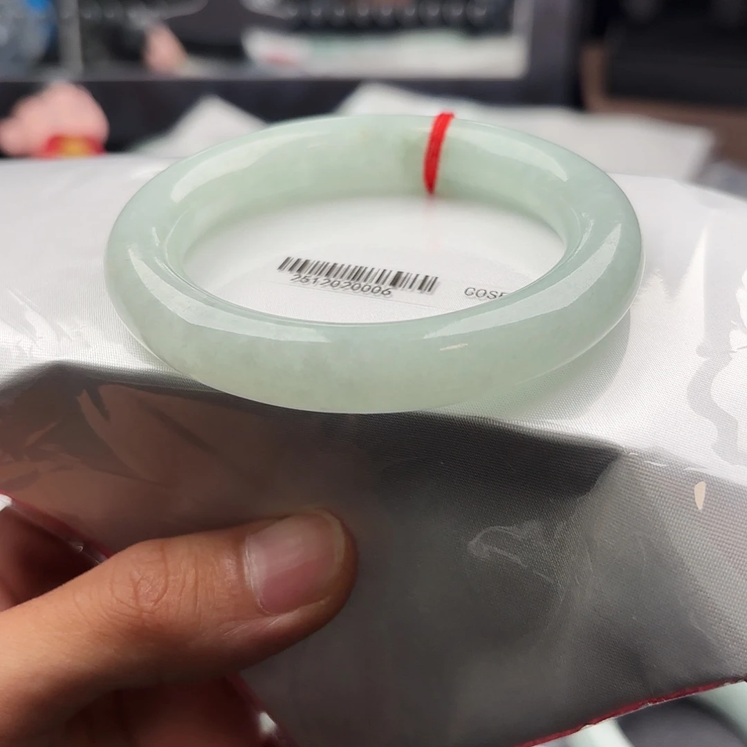 筱***筱翡翠未镶嵌手镯5658