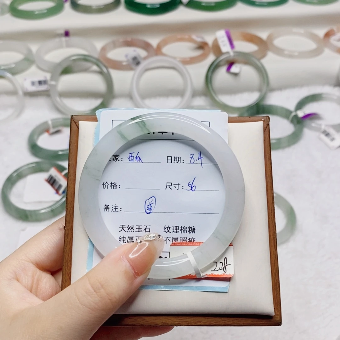 西***吗石英质玉手镯未镶嵌