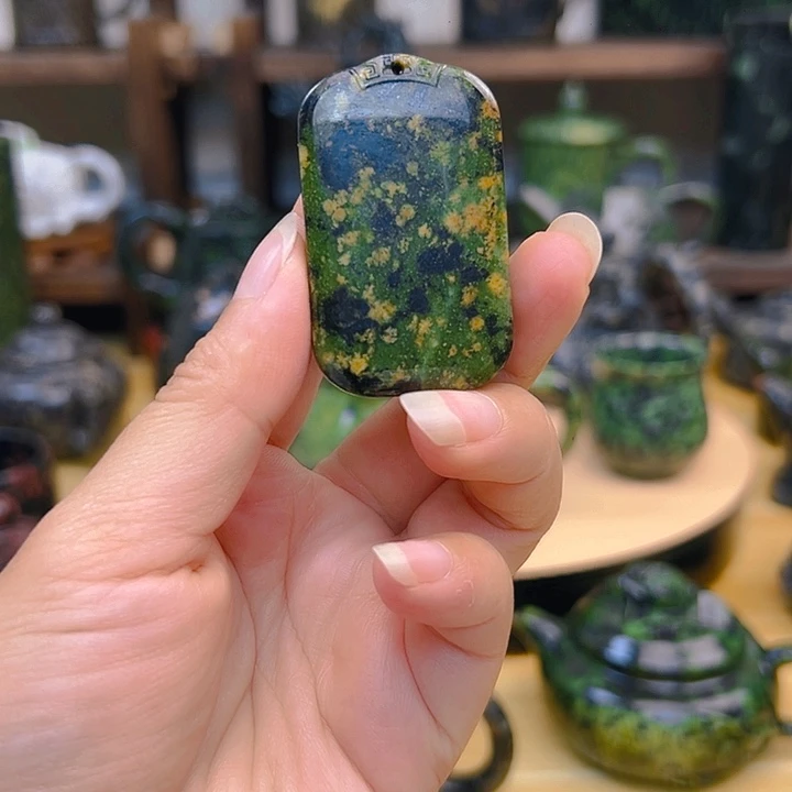 兰***涂蛇纹石玉未镶嵌藏玉药王石手串精美