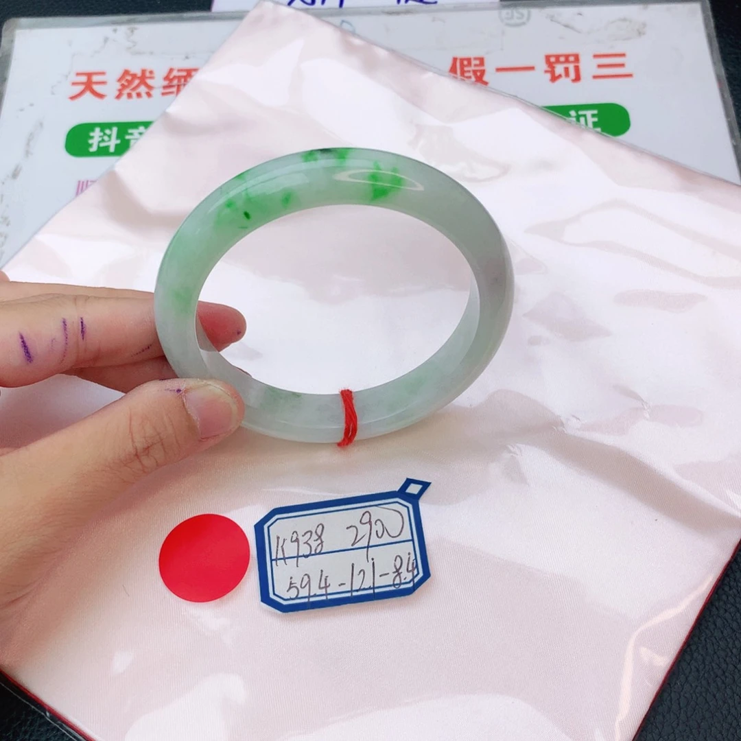 翡翠手镯未镶嵌翡翠