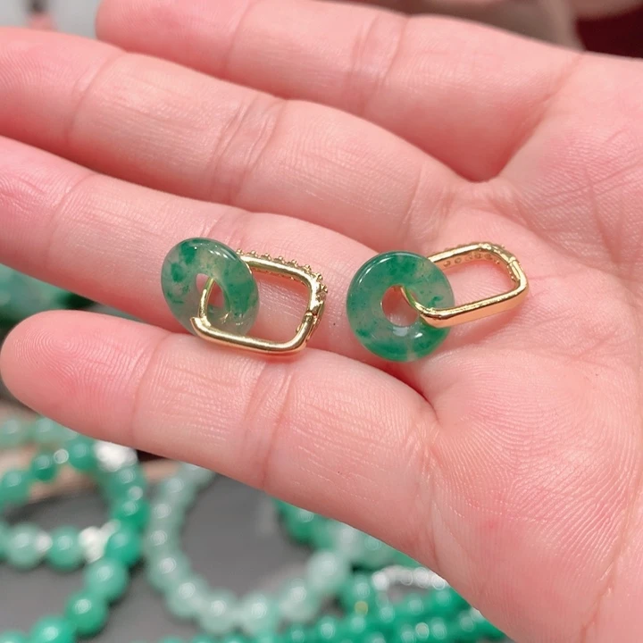 石英质玉（非洲翠）合金颈饰