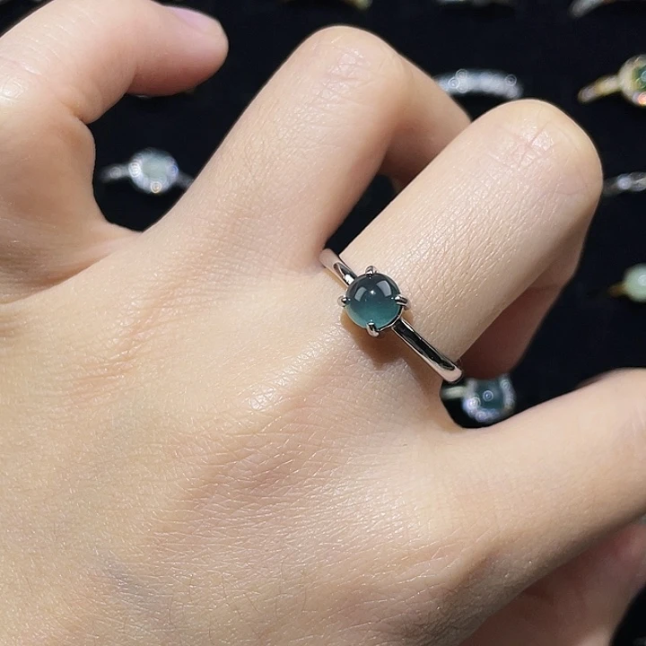 翡翠未镶嵌颈饰戒指