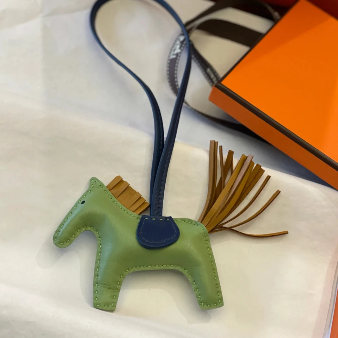 95新 Hermes/爱马仕 爱马仕牛油果色小马Y挂件