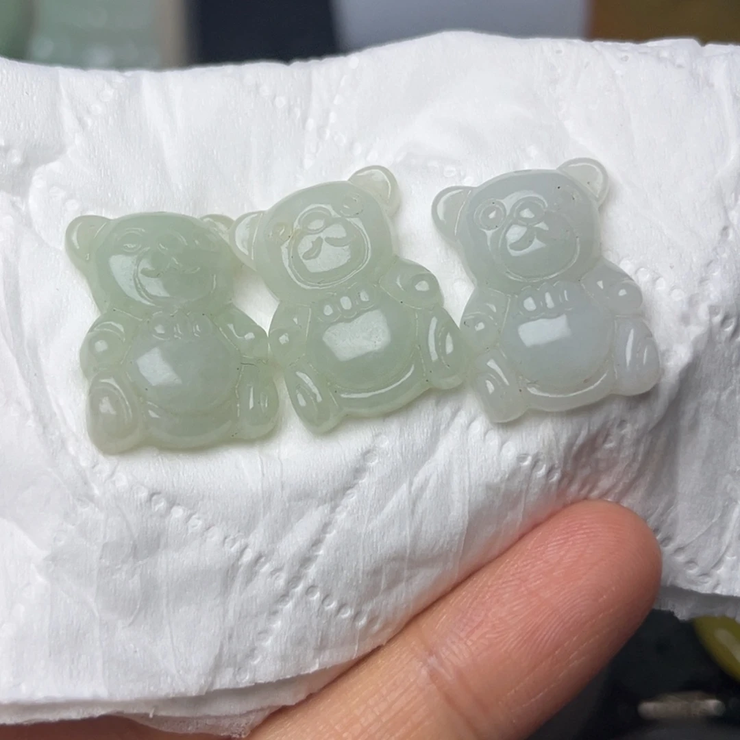 翡翠未镶嵌颈饰挂件