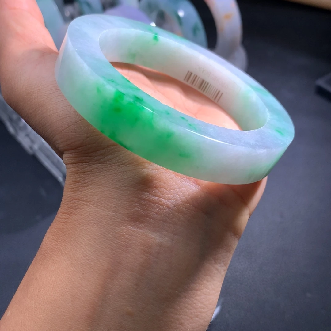 未镶嵌翡翠手镯定制翡翠