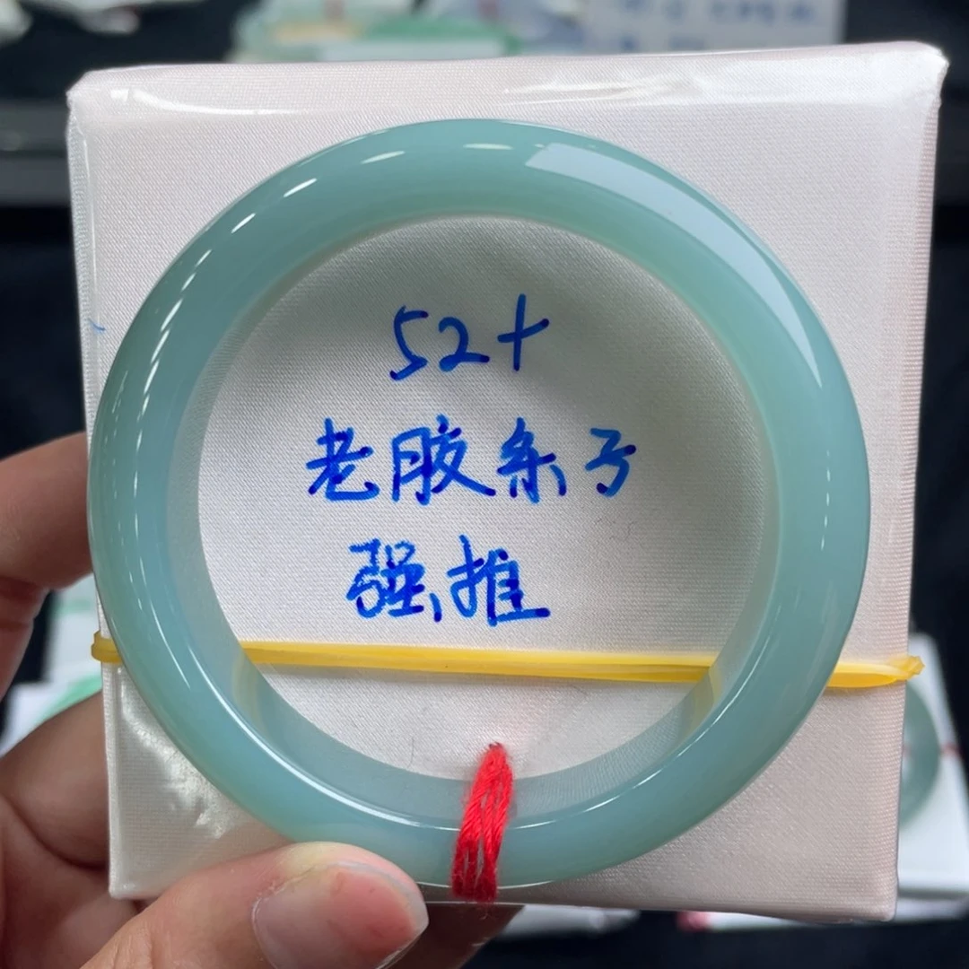 翡翠手镯未镶嵌翡翠手镯