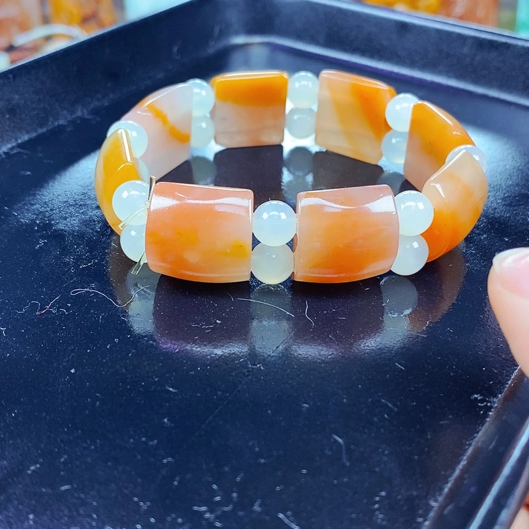 石英质玉（黄龙玉）未镶嵌颈饰