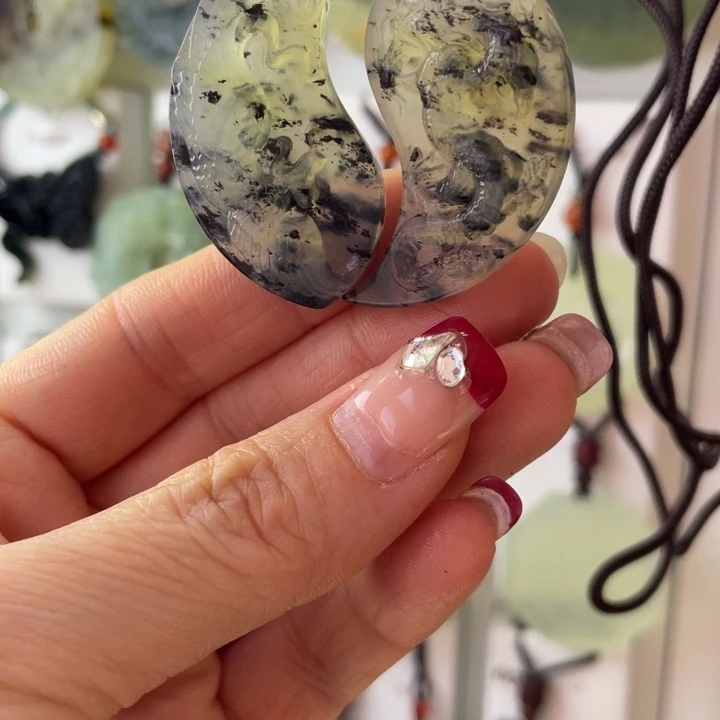 蛇纹石玉颈饰合金请***哥