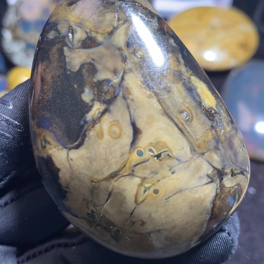 琥珀未镶嵌裸石……