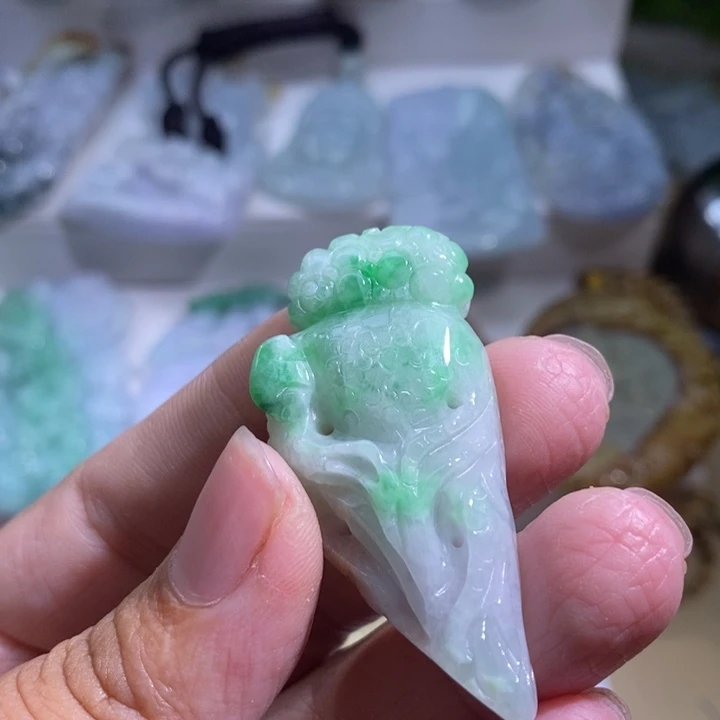 【闪购商品】颈饰未镶嵌翡翠人参