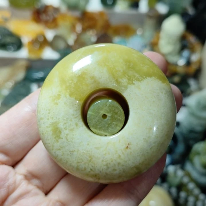 岫玉未镶嵌平安扣