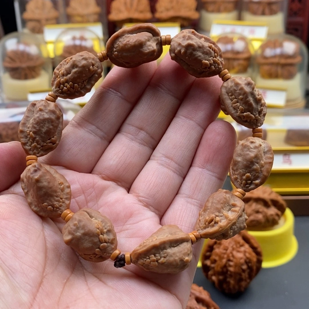 文玩核桃吊坠麒麟角手串，尺寸16