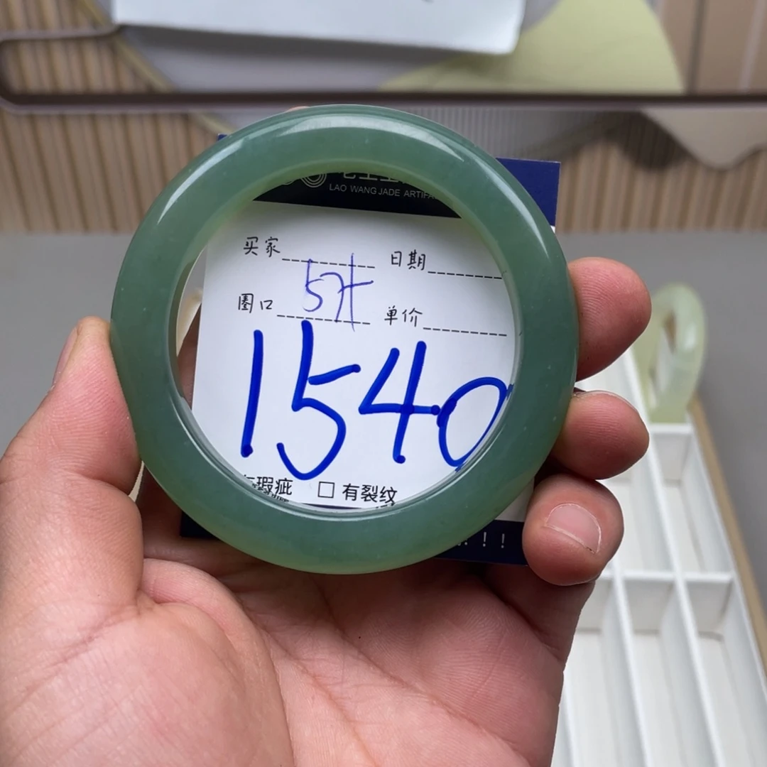 岫玉手镯手镯未镶嵌