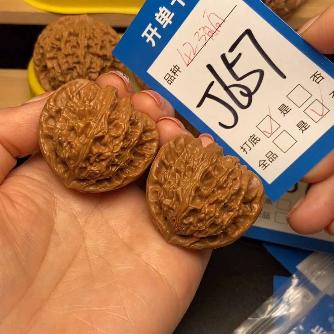 桃核吊坠核桃白狮子