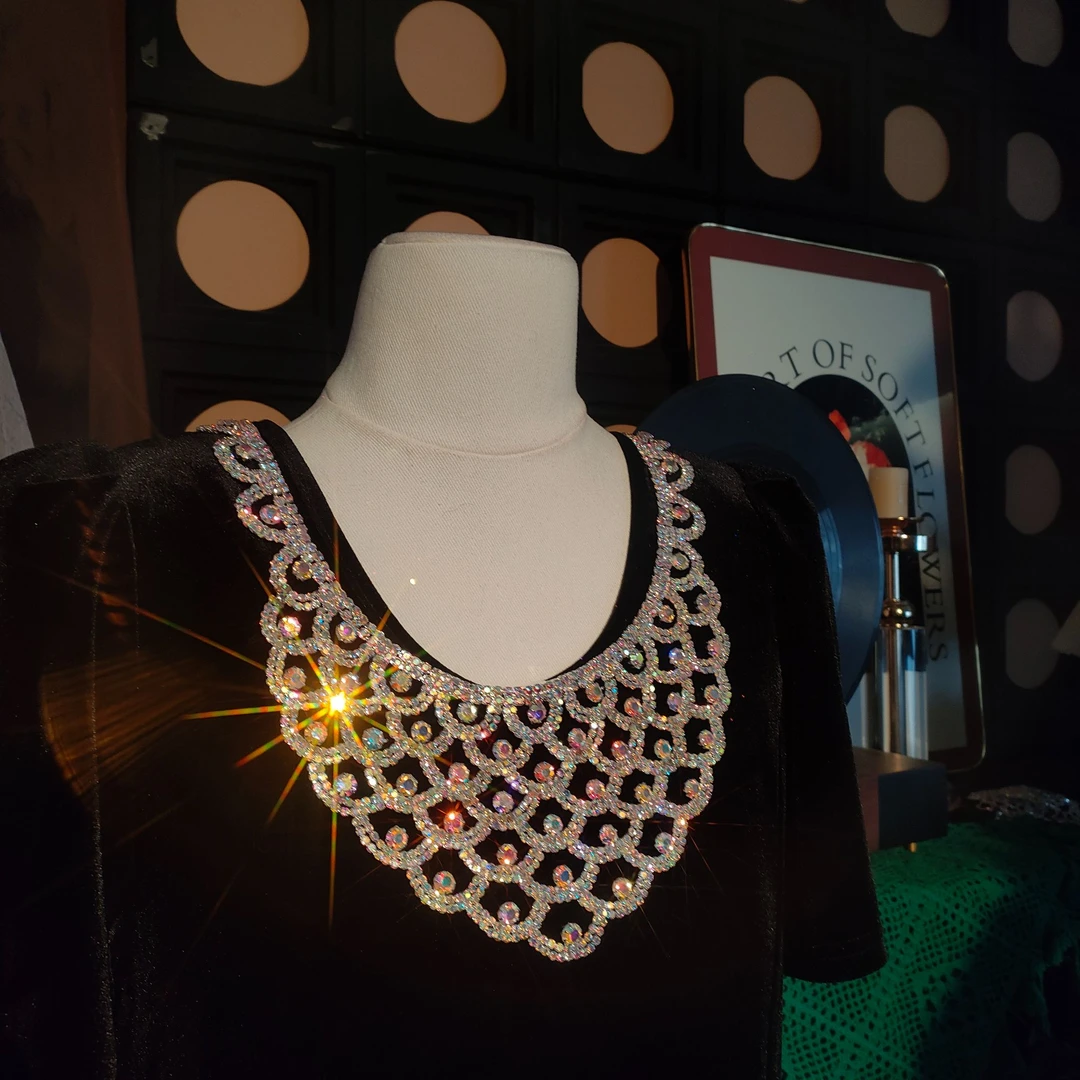 幻彩华丽祥云镂空满钻带别针AZ413